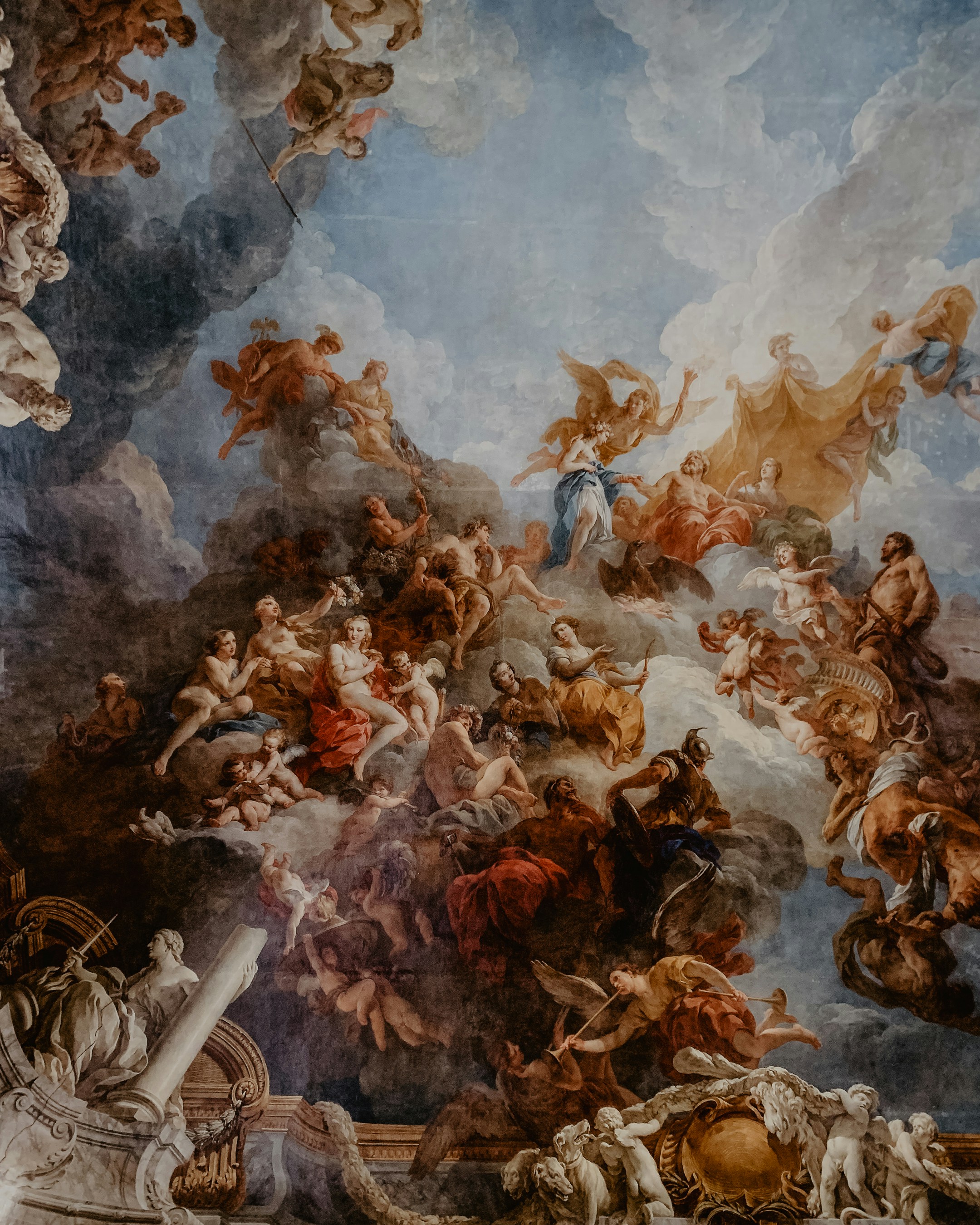 photograph of the ceiling of the palace of Versailles